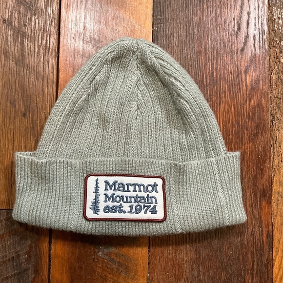 Marmot Mountain Knit Beanie Hat Gray Cuffed Logo Patch Winter Outdoor - Picture 2 of 6